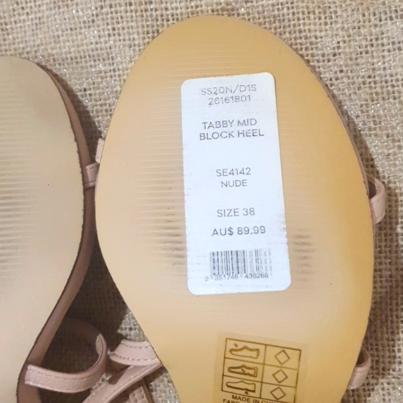 💟 HOST PICK💟FOREVER NEW NWT Size 7 / 38 Nude Strappy Heels with mid block heel - Picture 6 of 6